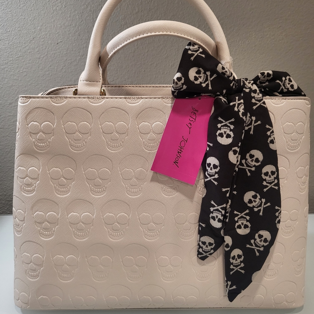 Betsey Johnson Skulltastic Purse_cream